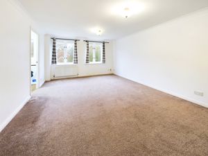 LIVING ROOM- click for photo gallery